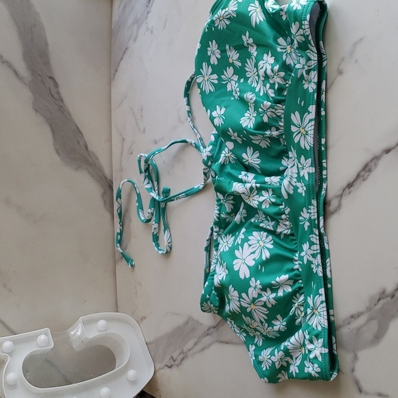 Tutorutor High Waisted Ruffle Floral Print Bikini in Green & White Size XL - Picture 3 of 11